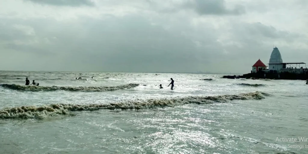 Dumas Beach to See in Surat