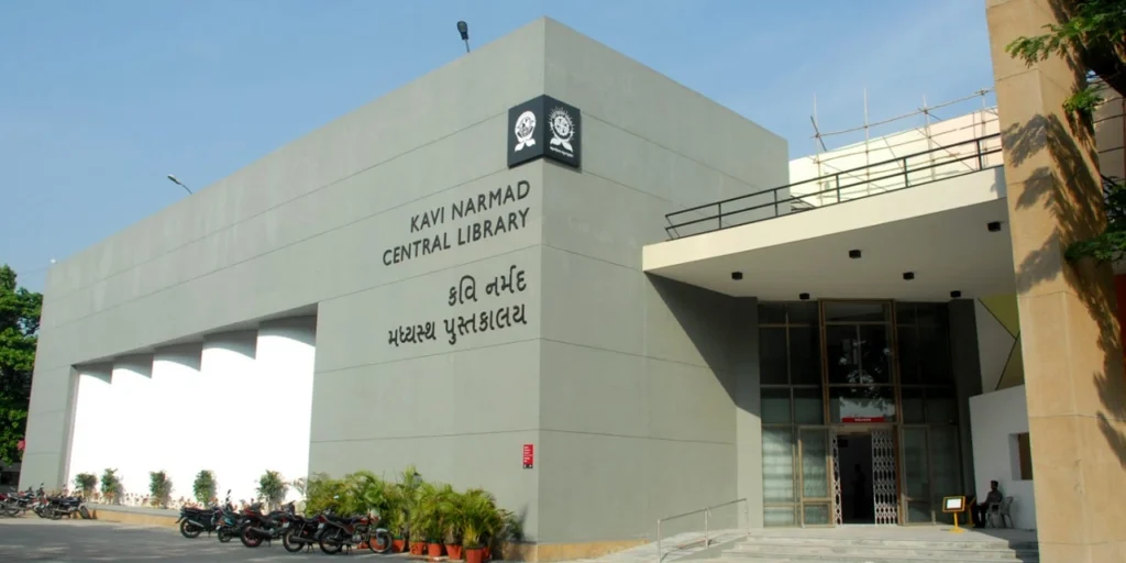 Kavi Narmad Central Library to See in Surat